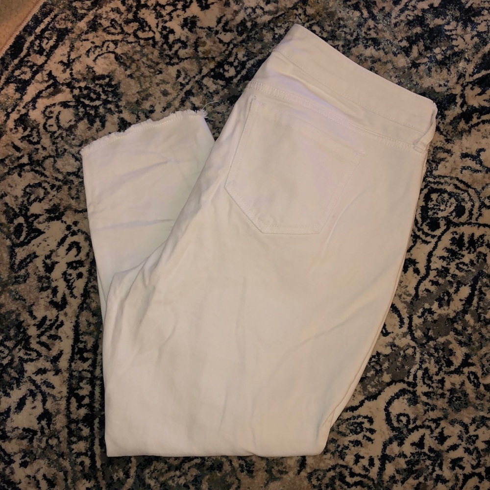 White distressed jeans